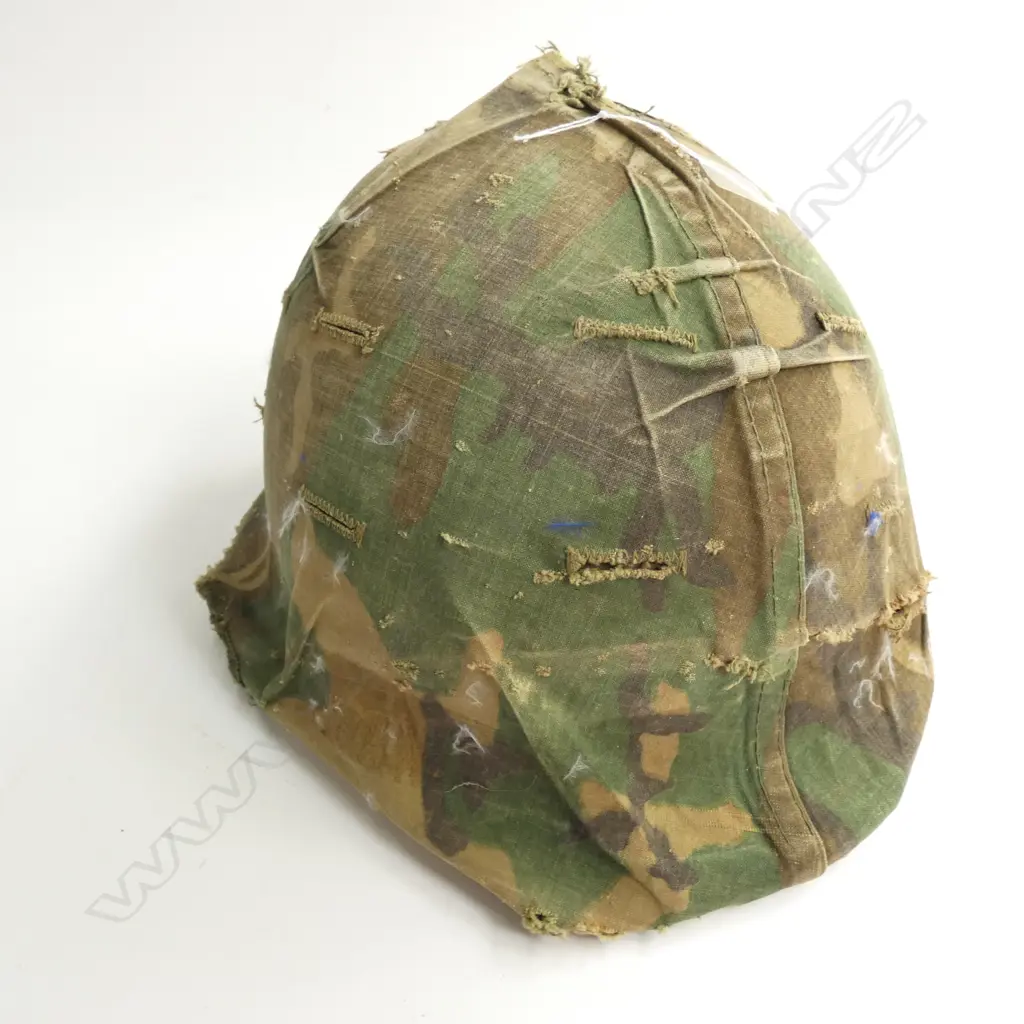 the cover detail 'COVER HELMET CAMOUFLAGE DSA100-77-F-U393 Image 1++