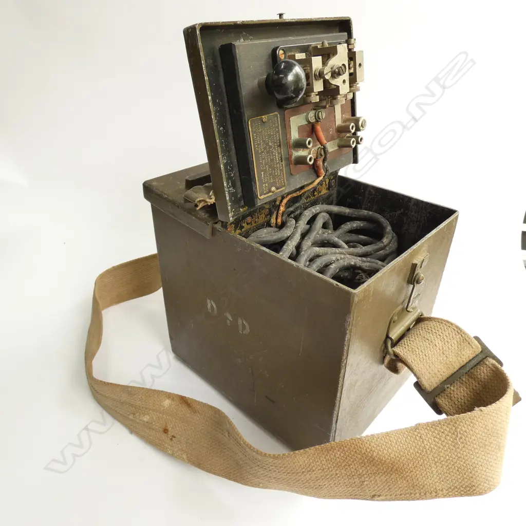 WWII SHORT RANGE LAMP SIGNALLING DAYLIGHT, MKII, PMG MELB. 220 X 200MM Image 1++