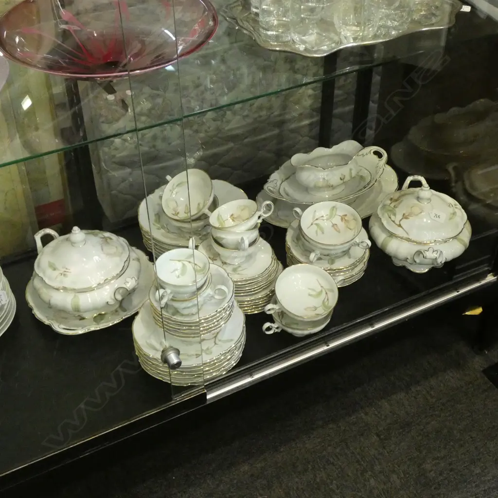LARGE HUTCHENREUTHER 'SYLVIA' DINNER SERVICE, INCL TUREENS, PLATTERS, SAUCE BOAT ETC Image 1++