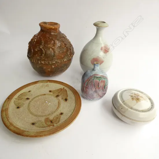 ASST. POTTERY: GRAEME STORM DISH+ FIJIAN LAPITA VASE. 5PCES