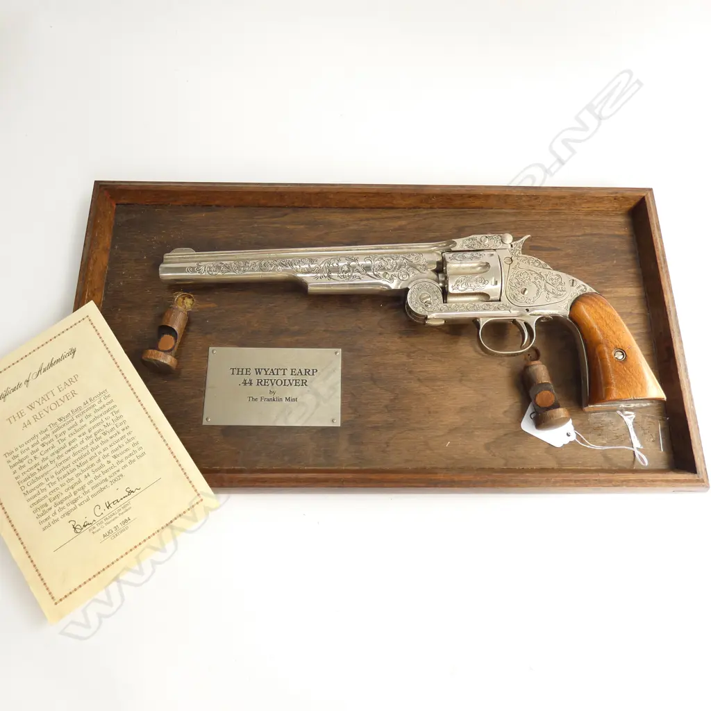 WYATT EARP REPLICA GUN - BOXED & WITH STAND Image 1++