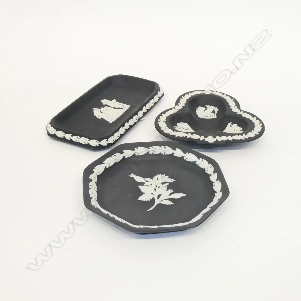 3 WEDGWOOD JASPERWARE BLACK ITEMS Image 1++
