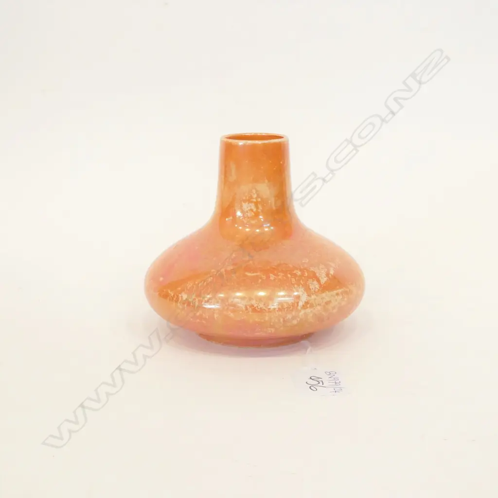 RUSKIN VASE WEAR TO GLAZE H. 100MM  Image 1++