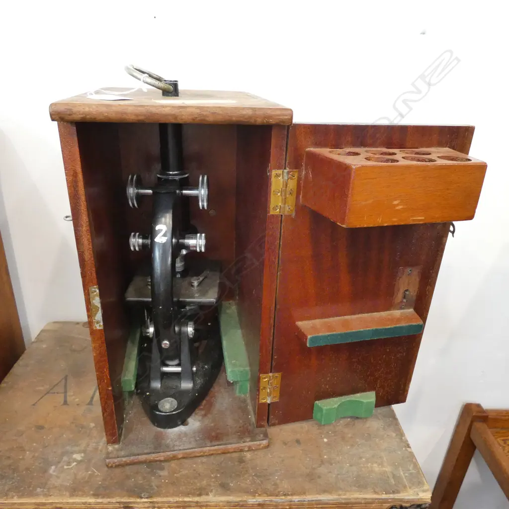 VINTAGE MICROSCOPE EX-AUCKLAND UNI CASED H. 350MM Image 1++