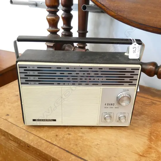 TRANSISTOR RADIO (WORKING) L. 285MM