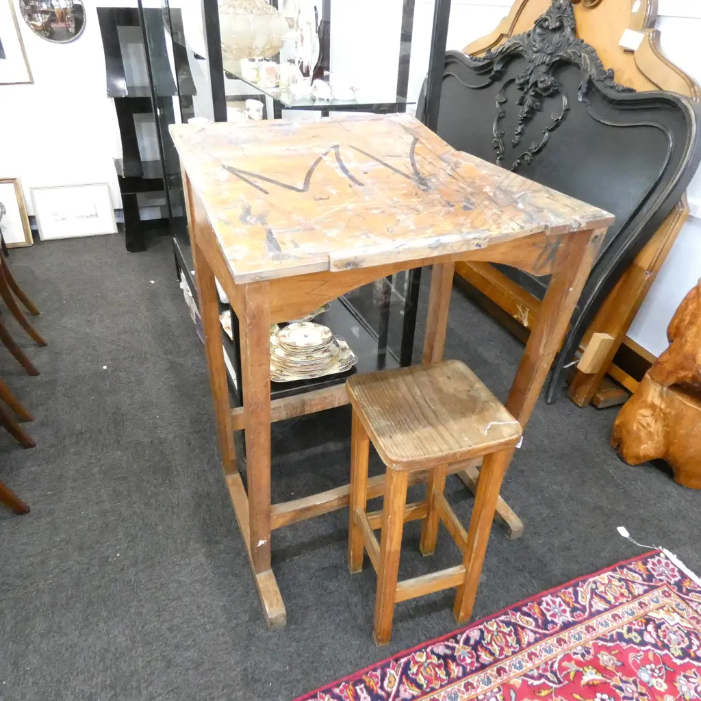ARTIST'S DESK & STOOL H. 1050MM Image 1++