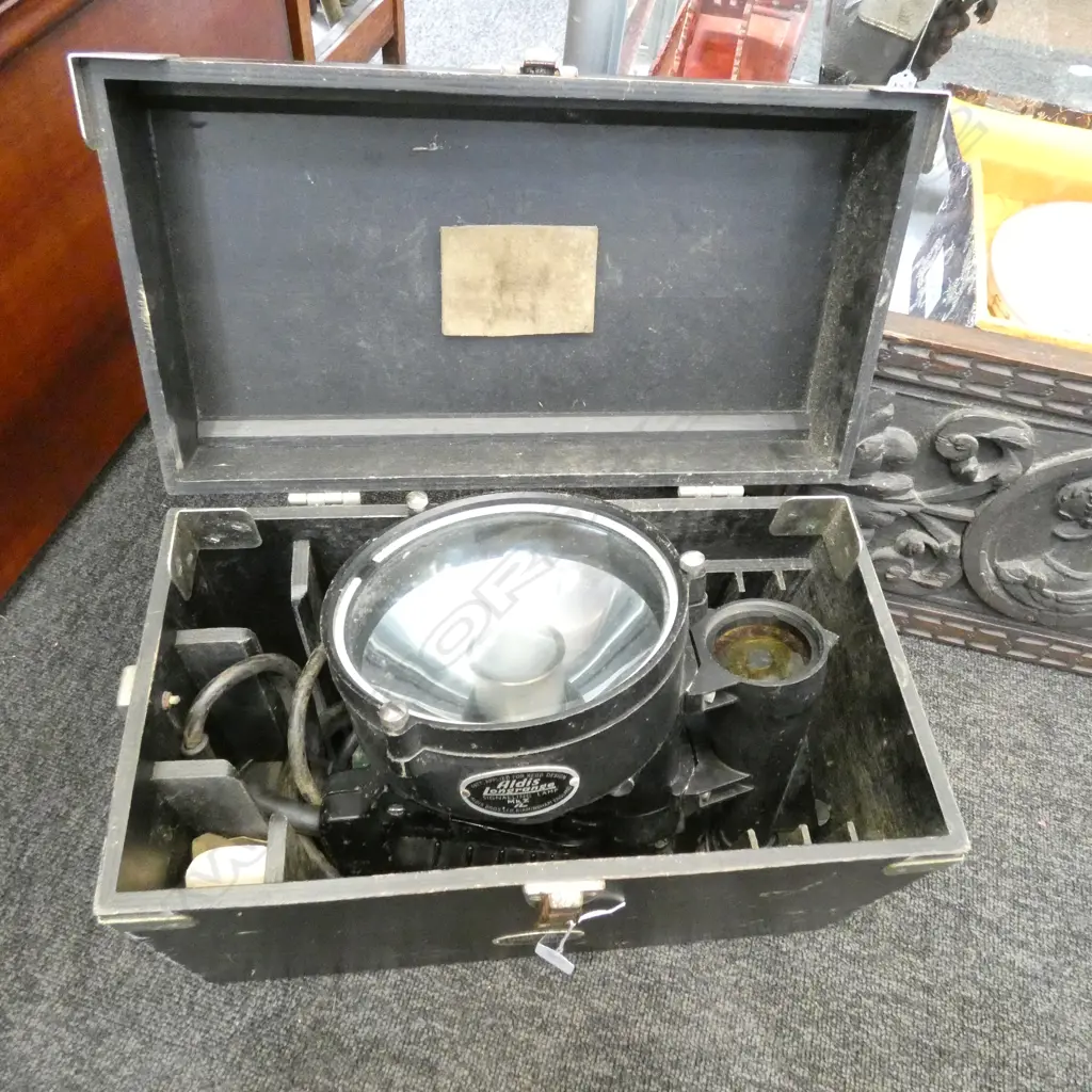 WWII ALDIS LONG RANGE SIGNAL LAMP IN CASE Image 1++