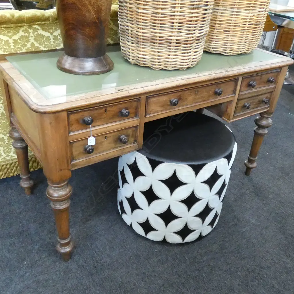 COLONIAL LEATHER TOPPED DESK W. 1300MM D. 570MM Image 1++