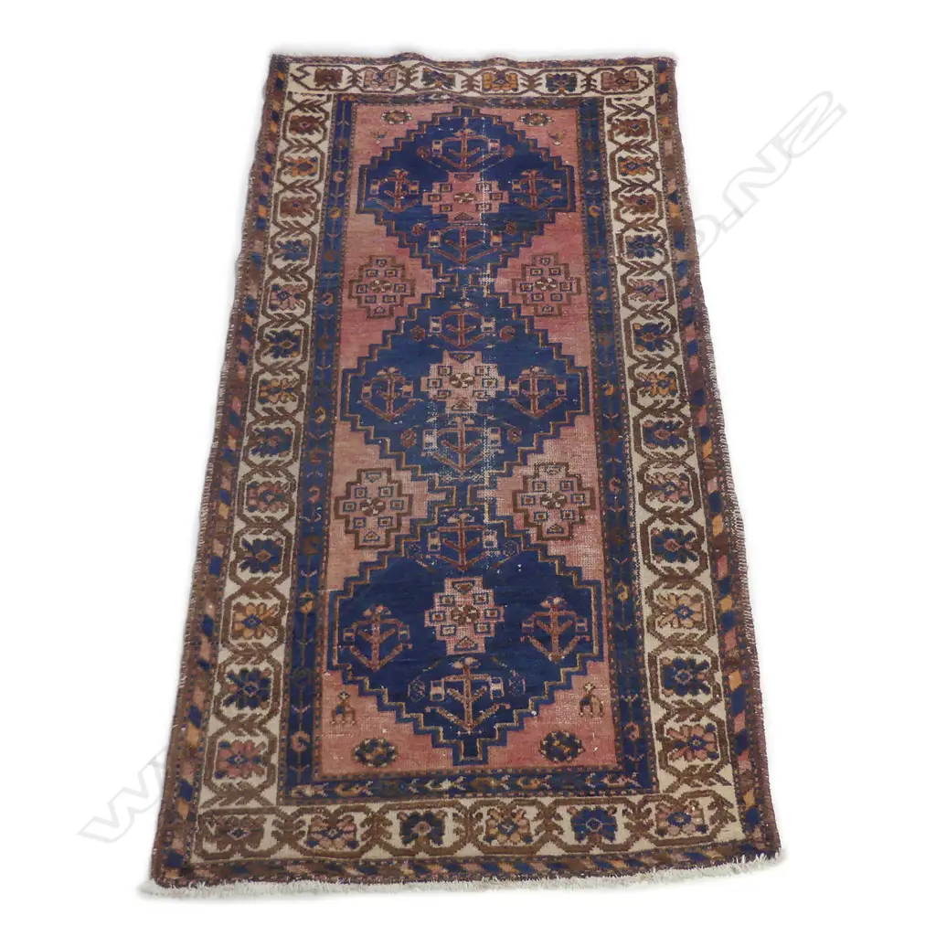 PERSIAN CARPET, 3 DIAMONDS Image 1++