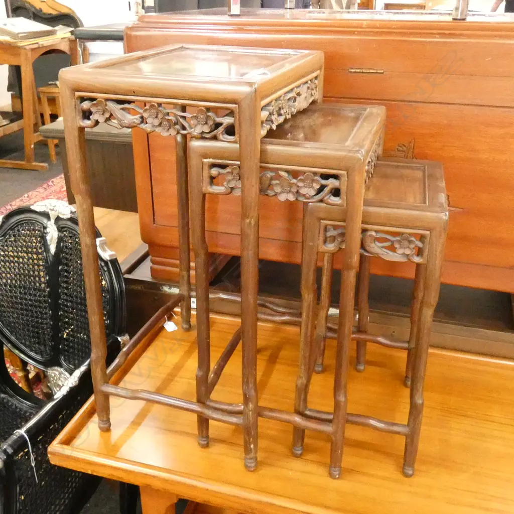 3 ORIENTAL NESTING TABLES  Image 1++