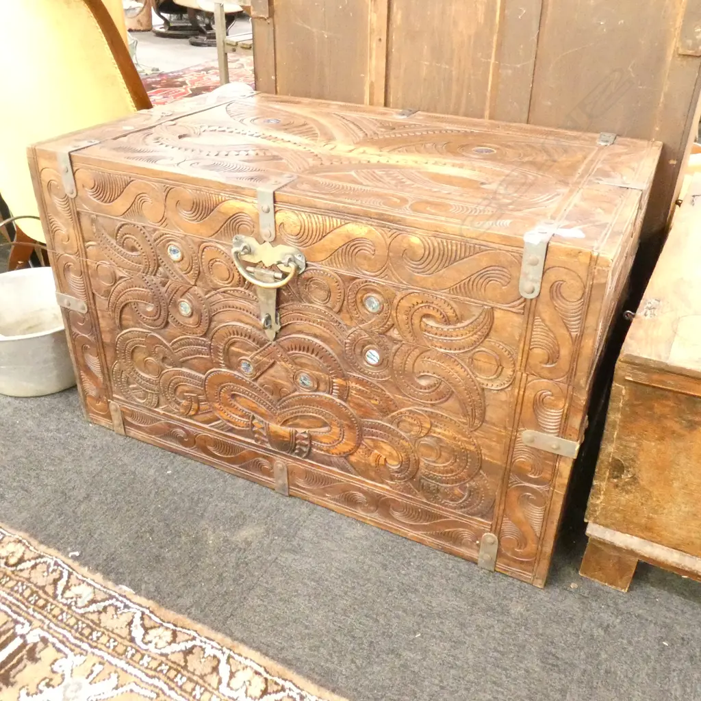 LGE MAORI CARVED HARDWOOD TRUNK METAL BOUND Image 1++