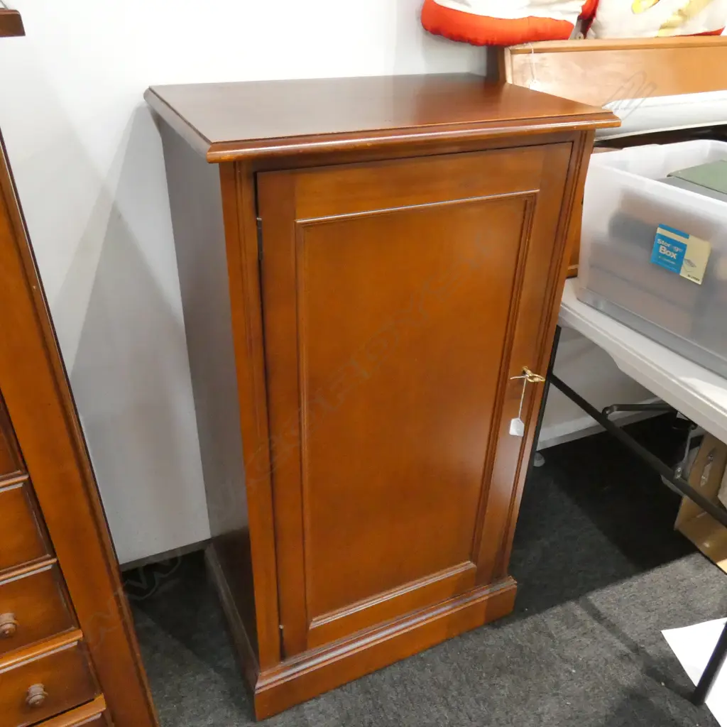 CAVIT & CO. TYPE WINE CABINET Image 1++