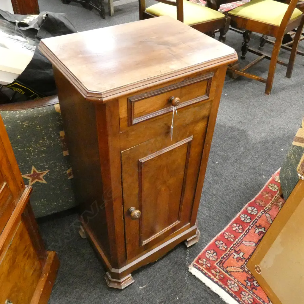 WALNUT BEDSIDE CABINET Image 1++
