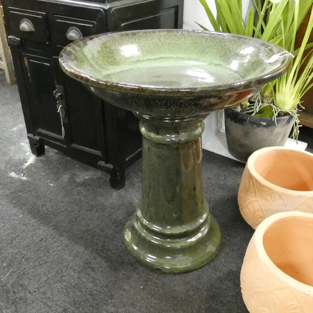 GREEN PEDESTAL BIRDBATH H.600MM. Dia.530mm Image 1++