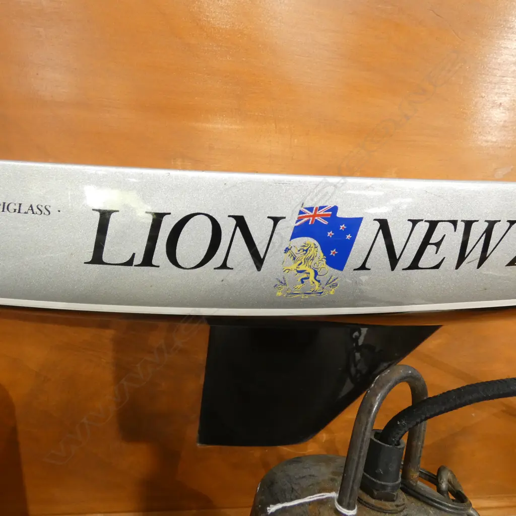 MOUNTED LION NZ YACHT HULL MODEL L. 1150MM  Image 1++