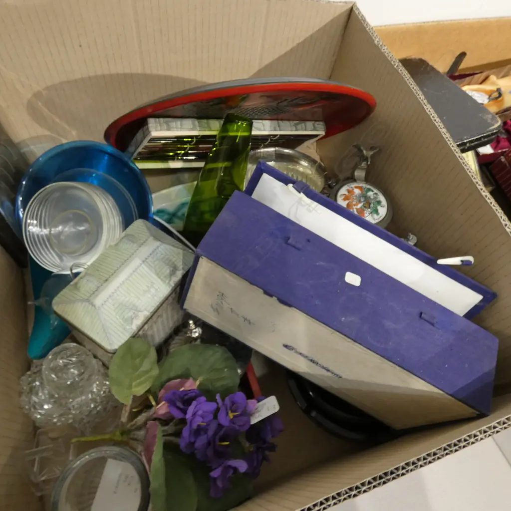 LOT ASST ASIAN ITEMS/ CRYSTAL /CHINA ETC Image 1++