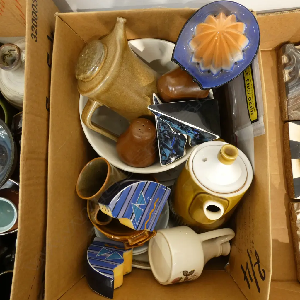 BOX LOT ASST CERAMICS; TEMUKA, CROWN LYNN, BRENDAN ADAMS ETC Image 1++
