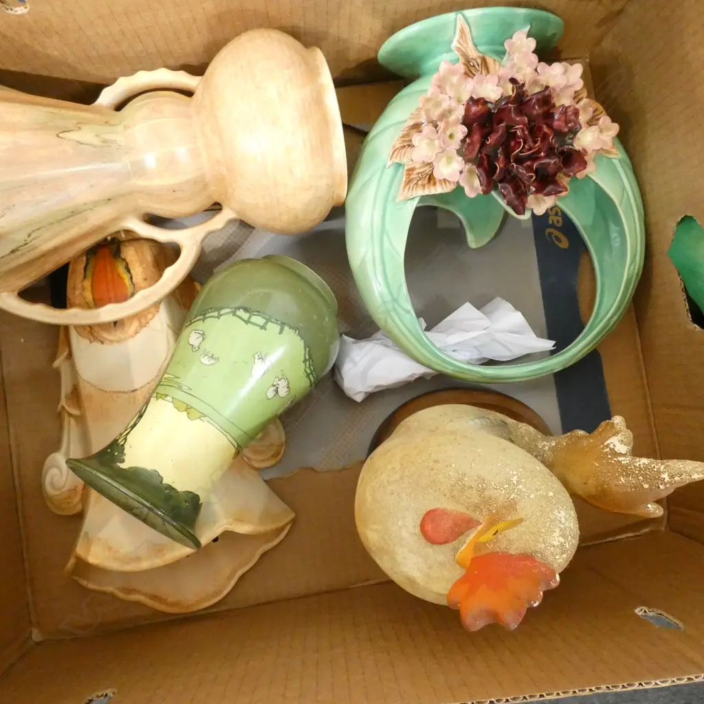 ASST. PORCELAIN ITEMS VASES ETC Image 1++