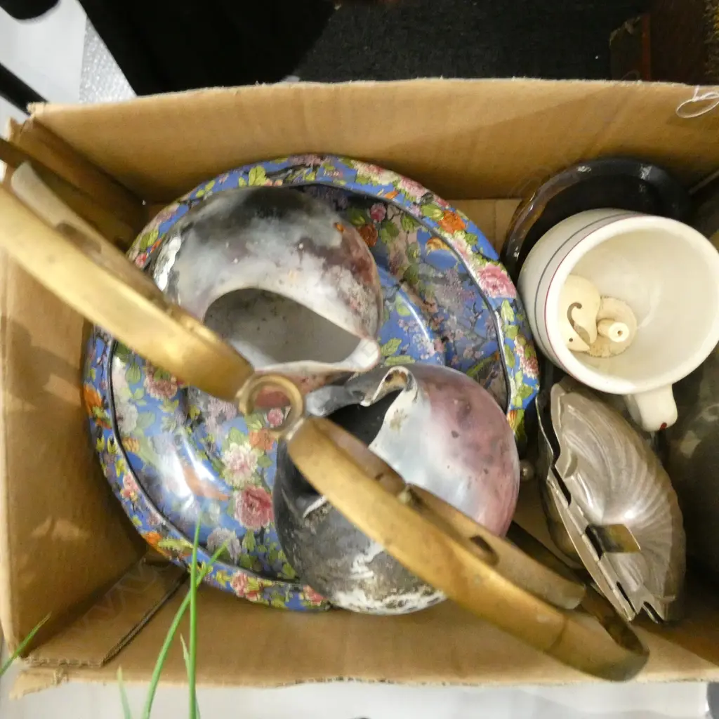 ASSORT. MISCELLANEOUS ITEMS ICLUDING LAMP & METAL ITEMS Image 1++