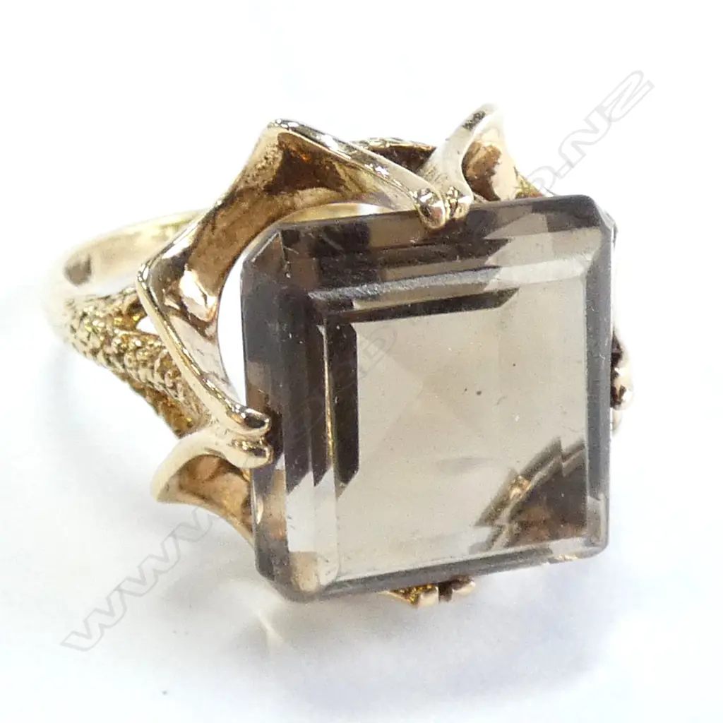 9CT SMOKY QUARTZ LGE RING Image 1++