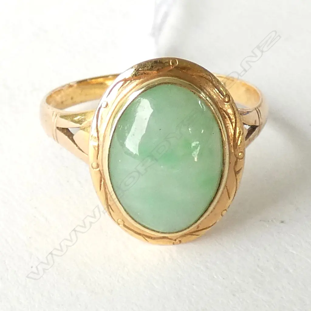 14CT GOLD AND JADEITE CABOCHON Image 1++