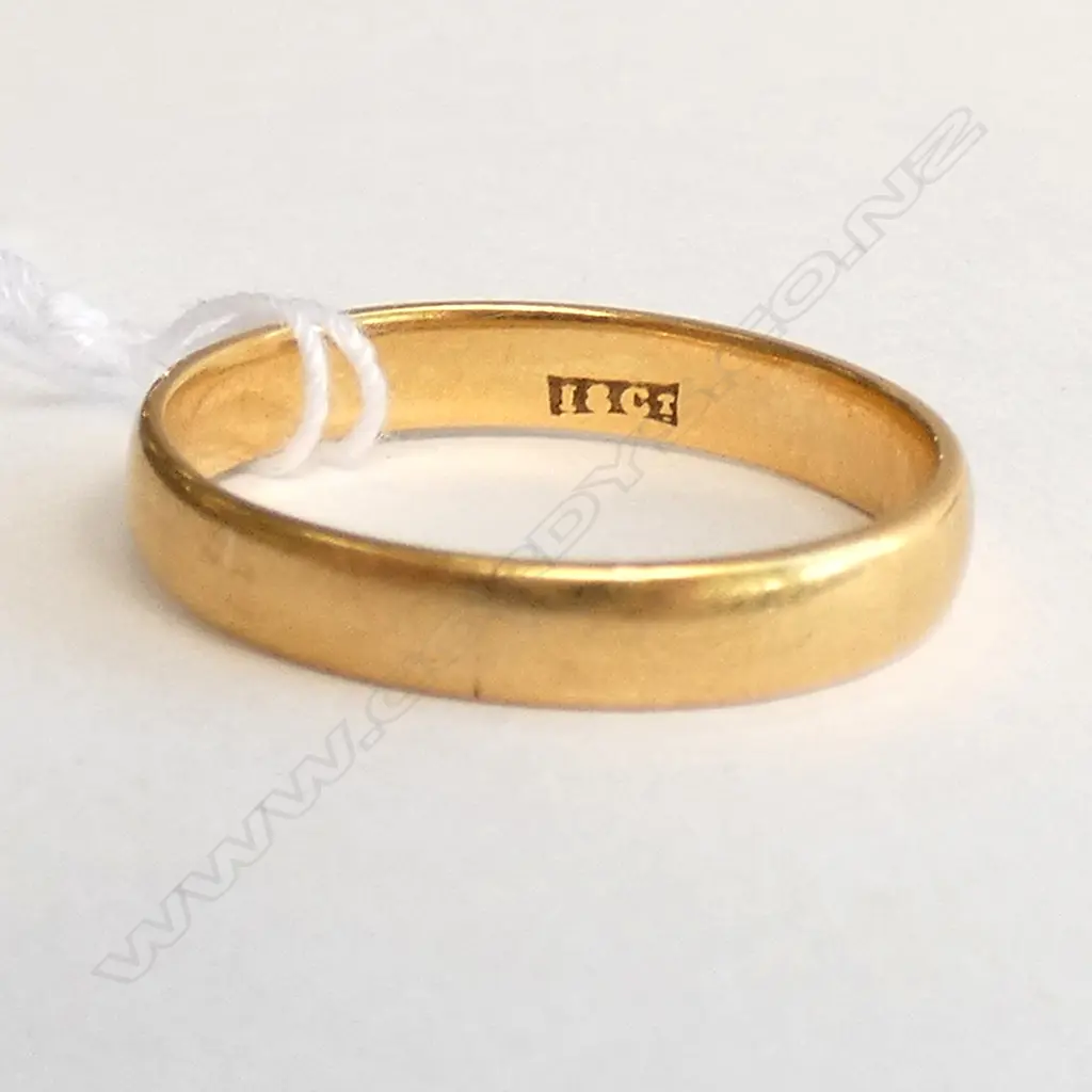 18CT GOLD PLAIN WEDDING RING 2.9 GRAMS Image 1++