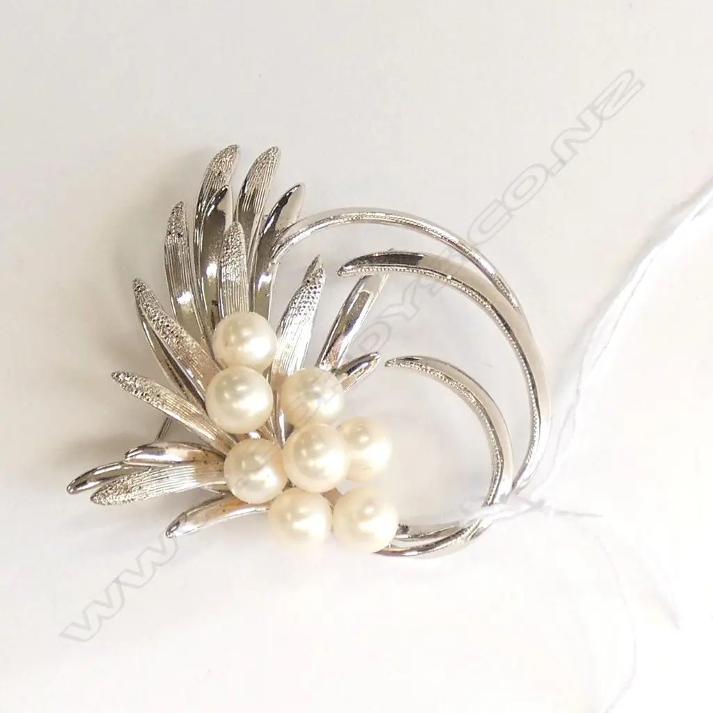 CULTURED PEARL BROOCH MARKED STERLING Image 1++