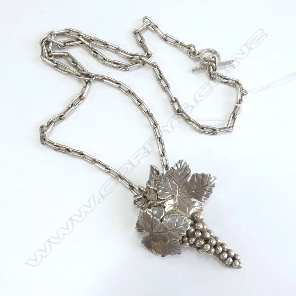 SILVER VINTAGE PENDANT NECKLACE GRAPES 41.6gms Image 1++
