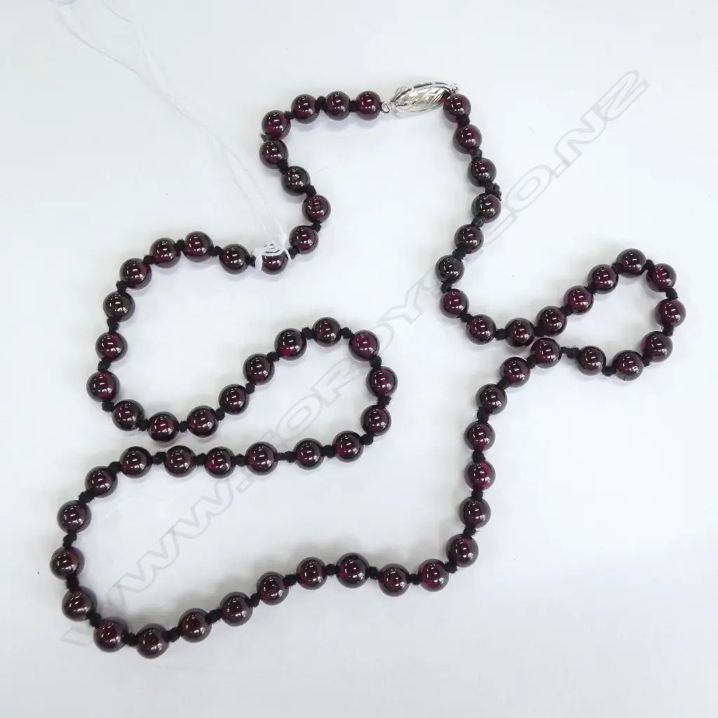 GARNET BEAD NECKLACE UNIFORM Image 1++