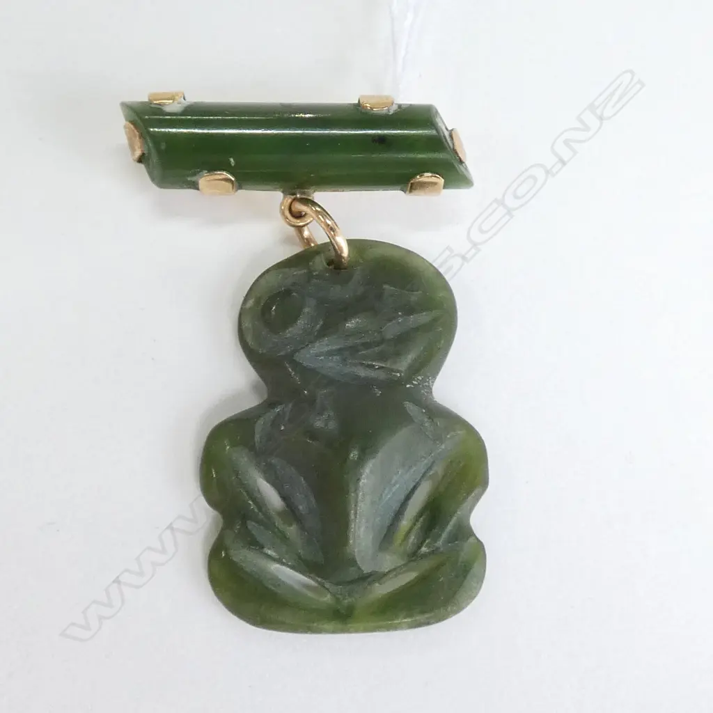 VINTAGE NZ POUNAMU TIKI BROOCH 9CT FITTINGS Image 1++