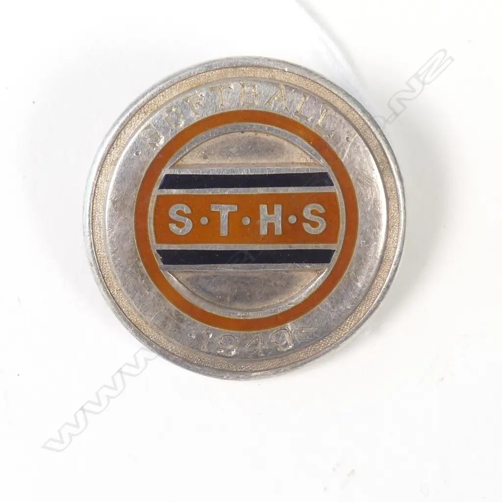 NZ SILVER ENAMEL BADGE 'SOFTBALL' 1949 M&K Image 1++