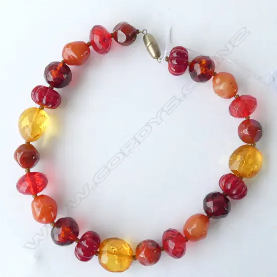 VINTAGE BAKELITE COLOURED NECKLACE CHUNKY