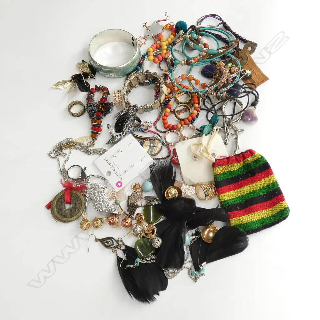 ASST. COSTUME JEWELLERY Image 1++