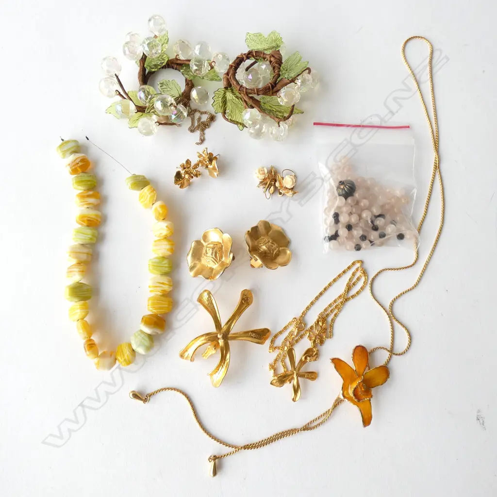 ASST. GOLD / YELLOW COSTUME JEWELLERY Image 1++