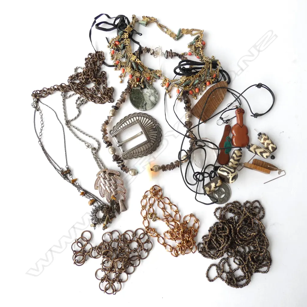 ASST. BROWN COSTUME JEWELLERY Image 1++