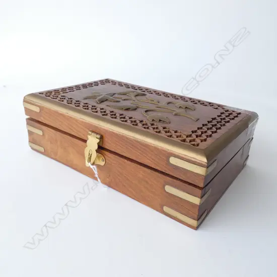 BOX OF COSTUME JEWELLERY/ WATCH ETC IN WOODEN BOX