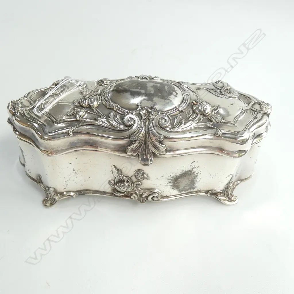 ART NOUVEAU REBOUSSE SILVER PLATED BOX  Image 1++