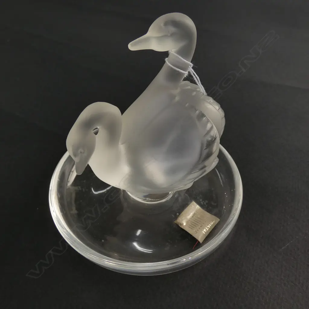 SMALL LALIQUE SWAN RING DISH Image 1++