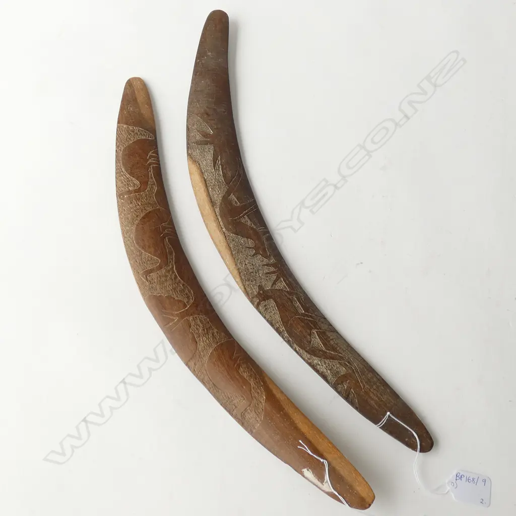 2 CARVED BOOMERANGS L. 510MM Image 1++