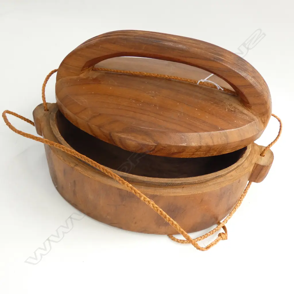 19THC TOKELAU TULUMA FISHING BOX Image 1++