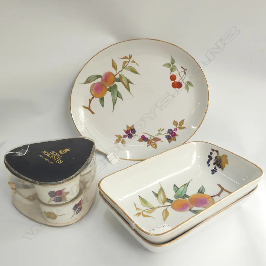 3 EVESHAM DISHES + 6 CODLERS Image 1++