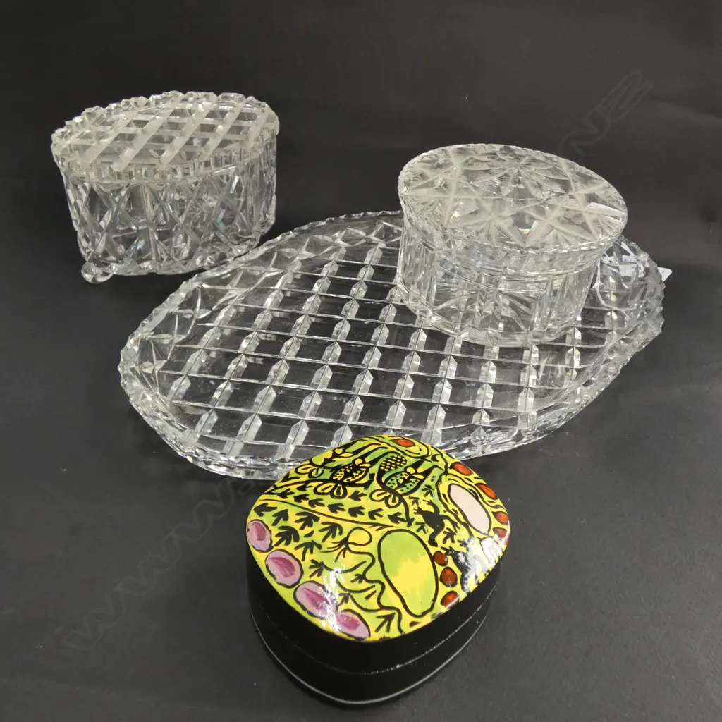 2 CRYSTAL VANITY CONTAINERS & TRAY, PLUS ONE OTHER BLACK JEWELLERY BOX Image 1++
