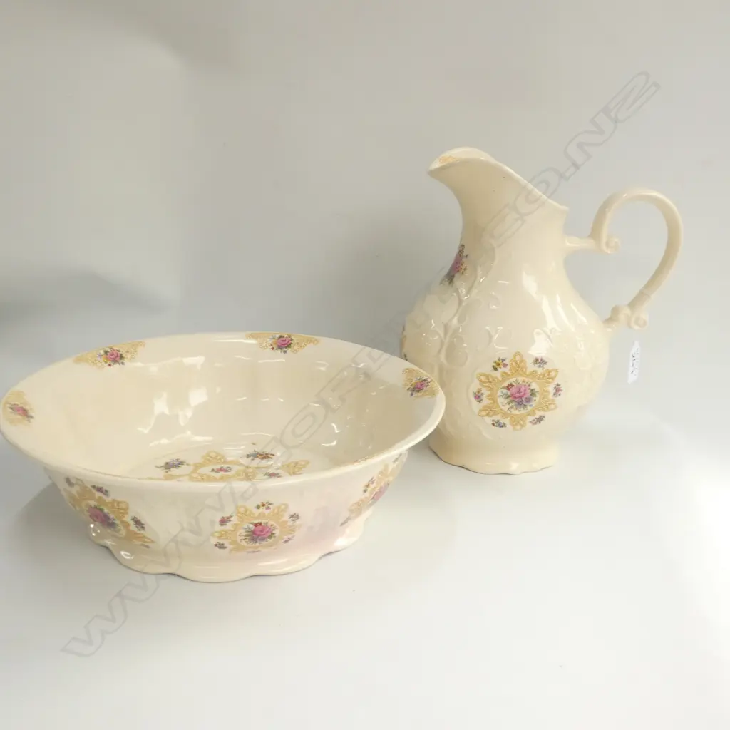 TITIAN POTTERY N.Z WASH BASIN + JUG Image 1++