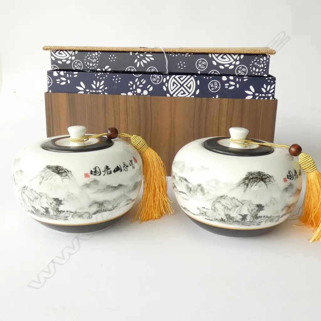 PR CHINESE PORCELAIN LIDDED CONTAINERS IN PRESENTATION BOX Image 1++