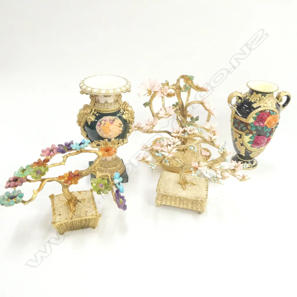 2 SMALL HAND PAINTED VASES +3 FLORAL TREE ORNAMENTS Image 1++