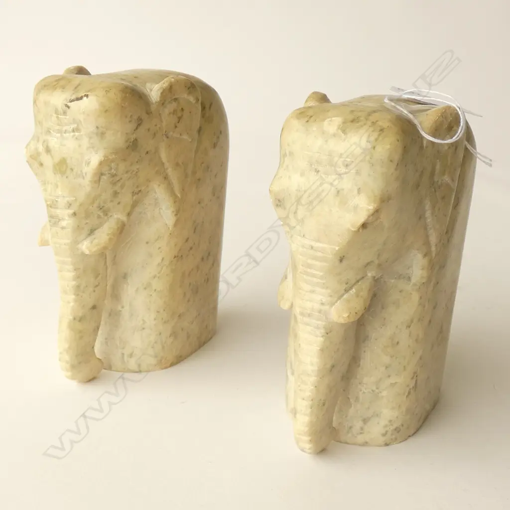 PR HARDSTONE ELEPHANTS BOOKENDS PALE GREEN H.130mm Image 1++