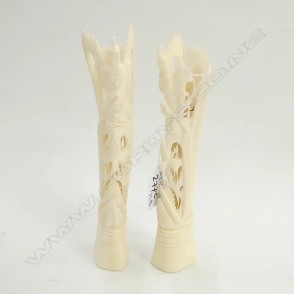 PR CARVED BONE PRAYING FIGURES H. 190MM Image 1++