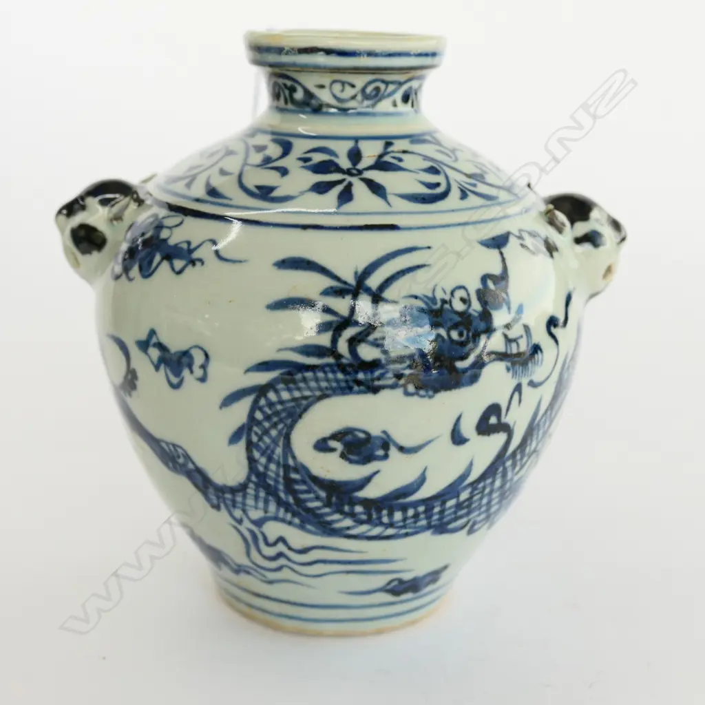CHINESE B&W JAR, ANIMAL HEAD HANDLES, H.150MM Image 1++