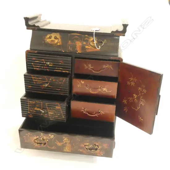 ORIENTAL BLACK LACQUER JEWELLERY BOX