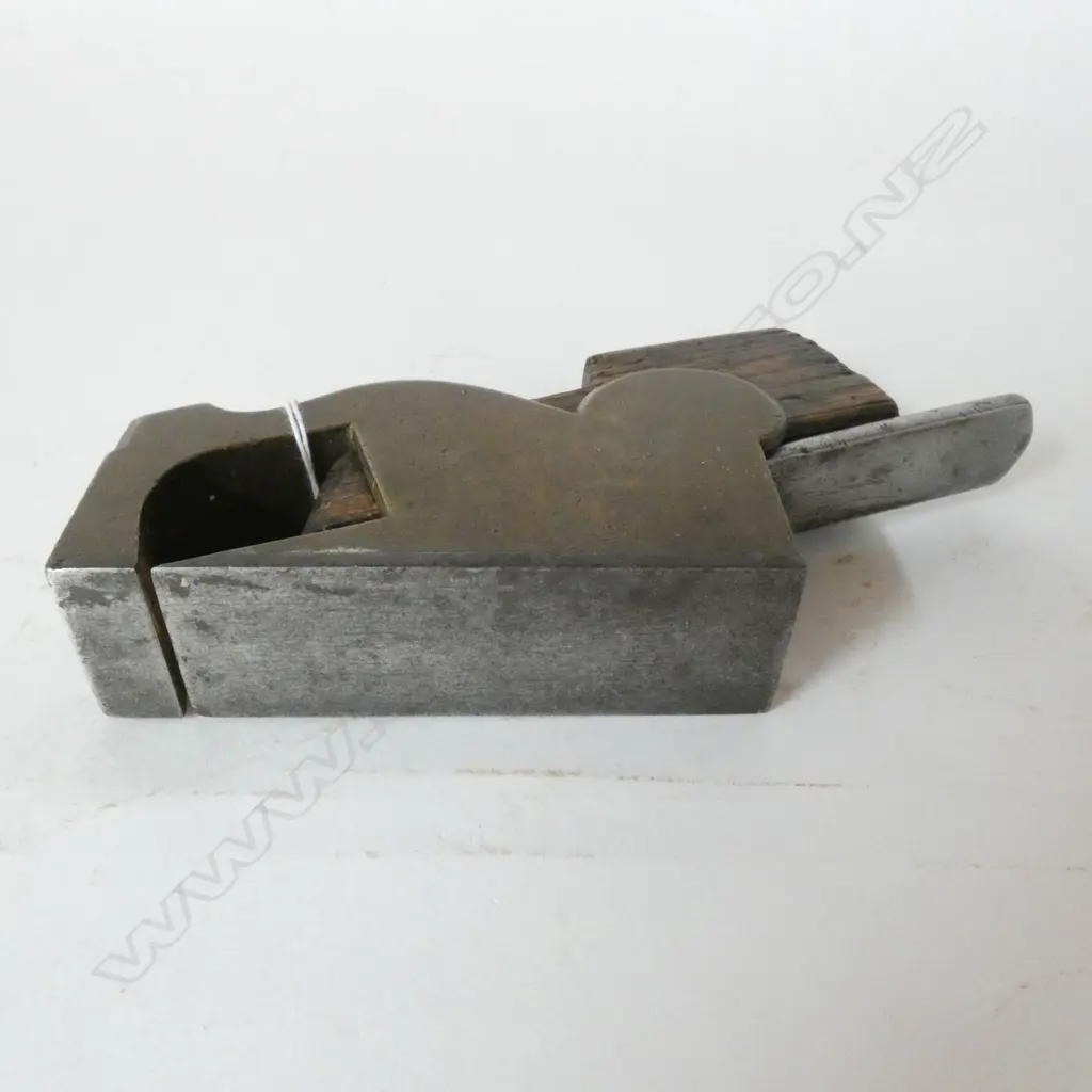 G. MILLER BULLNOSE PLANE, BRASS WITH STEEL SOLE Image 1++